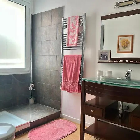 Moderno Y Amplio Apartamento En El Centro De Roses